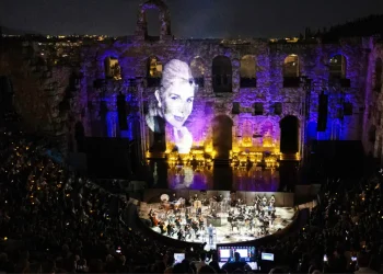 Ήταν όλοι εκεί για τη Μαριάννα Βαρδινογιάννη: Δείτε φωτογραφίες από τη συγκινητική εκδήλωση ένα χρόνο μετά τον θάνατό της