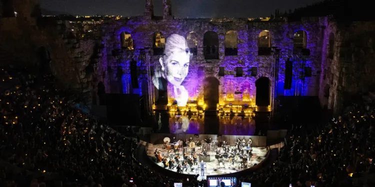 Ήταν όλοι εκεί για τη Μαριάννα Βαρδινογιάννη: Δείτε φωτογραφίες από τη συγκινητική εκδήλωση ένα χρόνο μετά τον θάνατό της