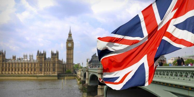Βουλιάζει τη βρετανική οικονομία το Brexit – Στο 100% του ΑΕΠ έφτασε το χρέος