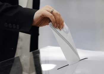 Δημοσκόπηση: Το μέτωπο της ακρίβειας προβληματίζει τους πολίτες –  Πόσο ενδιαφέρουν οι εκλογές του ΠΑΣΟΚ