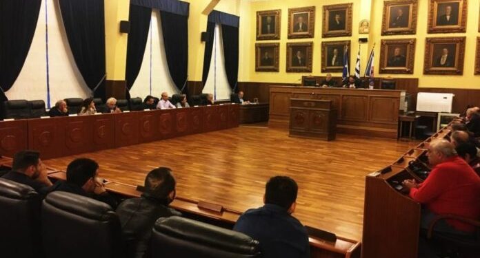 Αντιπαιδαγωγική η συγχώνευση σχολικών τμημάτων καταγγέλλει το Δημοτικό Συμβούλιο Πειραιά