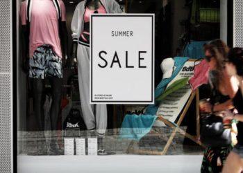 Αυλαία για τις θερινές εκπτώσεις: Υποτονική η αγοραστική κίνηση