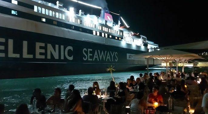 Χίος: Το νησί της μαγείας, όπου κάθε βράδυ στο λιμάνι συμβαίνει κάτι μοναδικό.