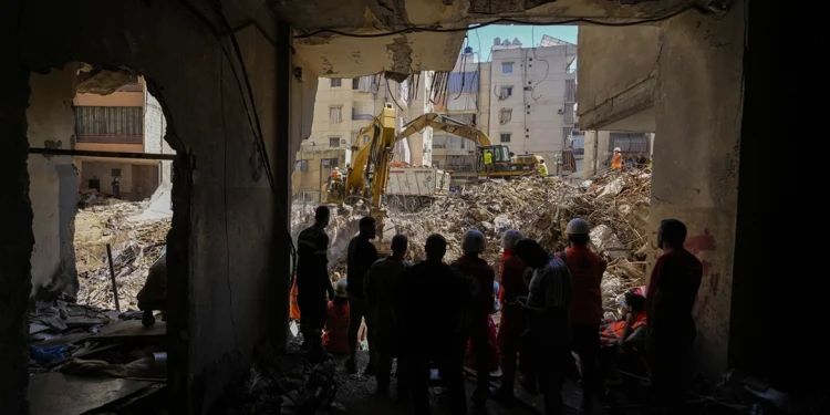 Άγρια νύχτα στον Λίβανο: Το Ισραήλ εντείνει τις επιθέσεις σε στόχους της Χεζμπολάχ, στους 500 οι νεκροί, χιλιάδες ξεσπιτώθηκαν