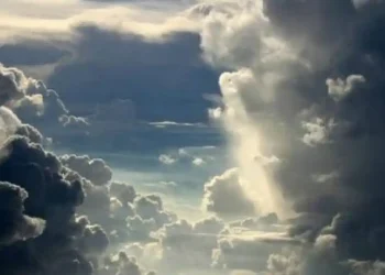 Καιρός: Άστατος με τοπικές βροχές και σποραδικές καταιγίδες