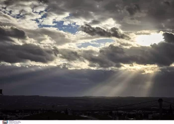 Καιρός: Γενικά αίθριος με αραιές νεφώσεις