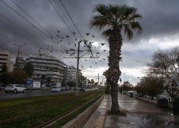 Καιρός σήμερα: Ισχυρές βροχές και καταιγίδες με βελτίωση από το βράδυ