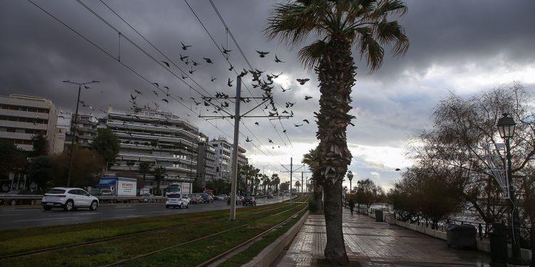 Καιρός σήμερα: Ισχυρές βροχές και καταιγίδες με βελτίωση από το βράδυ