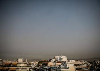 Φωτιά στο Ξυλόκαστρο: Ορατός και από την Αθήνα ο καπνός από την μεγάλη πυρκαγιά