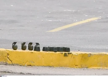 Κερατσίνι: Συνελήφθη ο 27χρονος που πέταξε την τσάντα με τις χειροβομβίδες – «Τις είχα για δική μου προστασία»