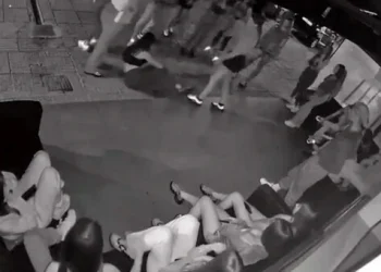 Ξυλοδαρμός 14χρονης στη Γλυφάδα: Παρέμβαση της Δίωξης Ηλεκτρονικού Εγκλήματος για την ταυτοποίηση όσων εμπλέκονται