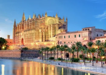 Οι 10 κορυφαίοι φθινοπωρινοί προορισμοί, σύμφωνα με την Expedia