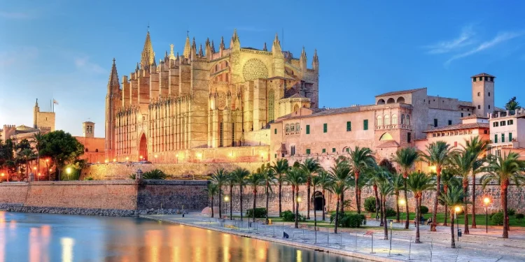 Οι 10 κορυφαίοι φθινοπωρινοί προορισμοί, σύμφωνα με την Expedia