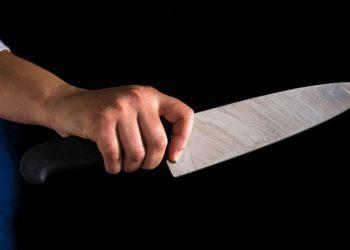 Σοκ στη γιορτή της σαρδέλας – Άγνωστος μαχαίρωσε άνδρα στο κεφάλι