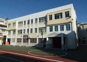 Το ΠΑΣΟΚ καταγγέλλει ότι σχολικά τμήματα ανοιγοκλείνουν… «κατόπιν ενεργειών» βουλευτών της ΝΔ