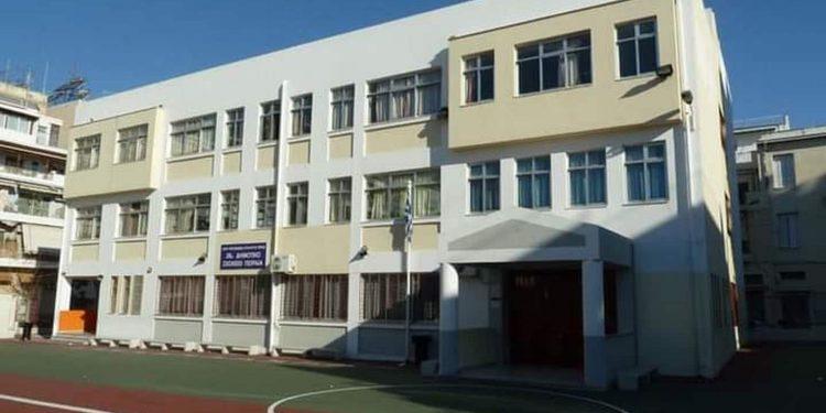 Το ΠΑΣΟΚ καταγγέλλει ότι σχολικά τμήματα ανοιγοκλείνουν… «κατόπιν ενεργειών» βουλευτών της ΝΔ