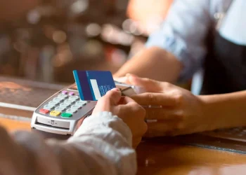 Έρχονται νέα ραβασάκια από την εφορία σε επαγγελματίες και επιχειρήσεις για τα POS