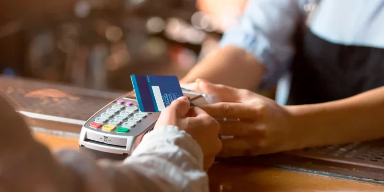 Έρχονται νέα ραβασάκια από την εφορία σε επαγγελματίες και επιχειρήσεις για τα POS