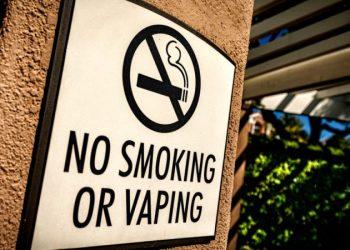 Απαγόρευση καπνίσματος: Μοιρασμένοι οι πολίτες στο σχέδιο της Ε.Ε. – Αντιδράσεις από καταστηματάρχες