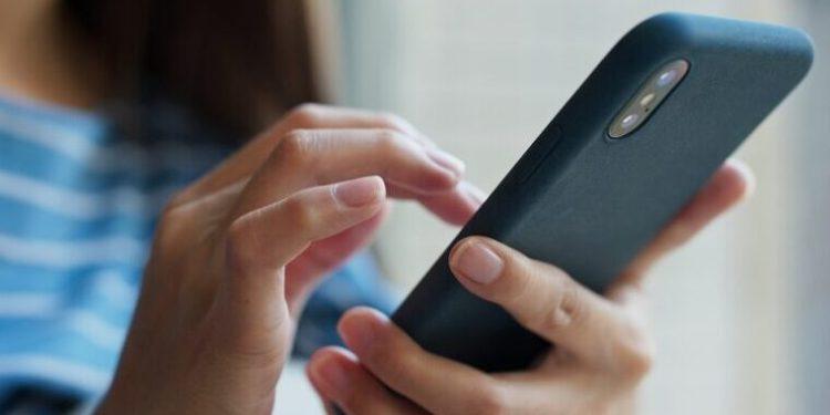 Νέα δεδομένα στη Βρετανία: Περισσότερη ενημέρωση online παρά από την τηλεόραση