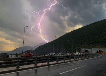 Έκτακτο δελτίο της ΕΜΥ: Ραγδαία πτώση της θερμοκρασίας και σφοδροί άνεμοι τις επόμενες ώρες