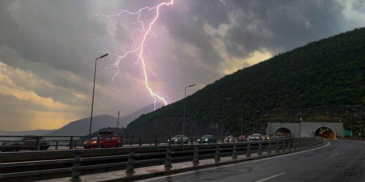 Έκτακτο δελτίο της ΕΜΥ: Ραγδαία πτώση της θερμοκρασίας και σφοδροί άνεμοι τις επόμενες ώρες