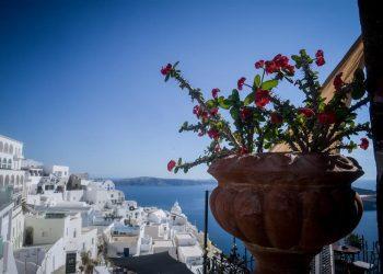 Ξεκίνησε η πλατφόρμα για το νέο τουριστικό επίδομα voucher: Ποιοι δικαιούνται και πώς θα λάβουν τα 1.250 ευρώ