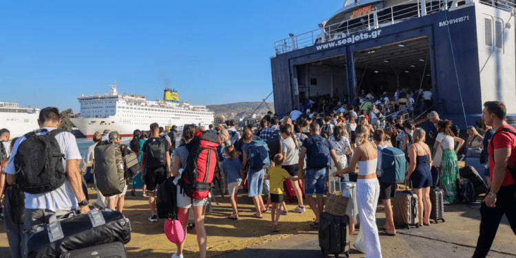 Τουρισμός: Από τις λιγότερες ταξιδιωτικές δαπάνες στην ΕΕ πραγματοποίησαν οι Έλληνες το 2023