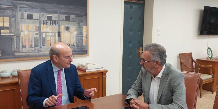 Συνάντηση Μαμαλάκη – Χατζηδάκη με επίκεντρο οι χρηματοδοτήσεις του Δήμου Αγ. Δημητρίου