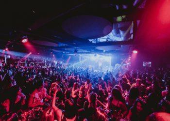 Λ. Βουλιαγμένης: Οριστικό λουκέτο στο «Club 22» – Ανακοινώσεις Δούκα για το μαγαζί που σέρβισε αλκοόλ με μαθητές