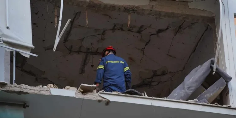 Το διαμέρισμα στους Αμπελόκηπους όπου ένας άνδρας έχασε τη ζωή του και μια γυναίκα τραυματίστηκε μετά από ισχυρή έκρηξη στις 31 Οκτωβρίου, 2024 Νίκος Ραζής/CNN Greece
