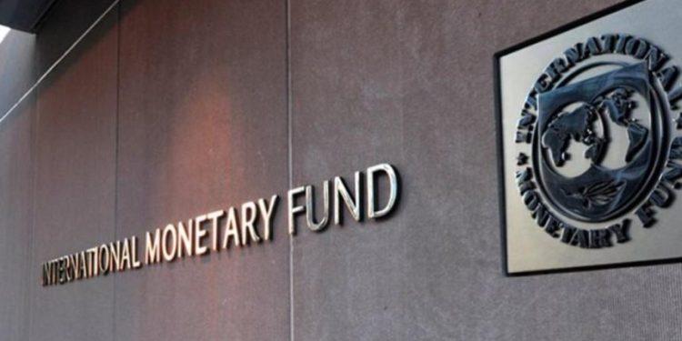 ΔΝΤ: Πλεονάσματα μέχρι το 2029 και μείωση 30% του χρέους η πρόβλεψη για την Ελλάδα