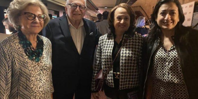 Ο Τζέιμς ΝτεΜέτρο και τα μέλη της HFS υποδέχθηκαν την γενική πρόξενο της Ελλάδας στη Νέα Υόρκη, Ιφιγένεια Καναρά, στην επιτυχημένη εναρκτήρια προβολή του Greek Film Expo. Φωτογραφία: «ΕΘΝΙΚΟΣ ΚΗΡΥΞ»/ΕΛΕΝΗ ΣΑΚΕΛΛΗ