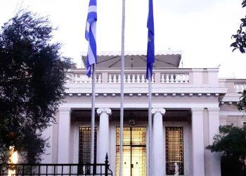 Η Κυβέρνηση αναζητά πόρους από δημόσιες δαπάνες για την ενίσχυση των αδύναμων κοινωνικών στρωμάτων