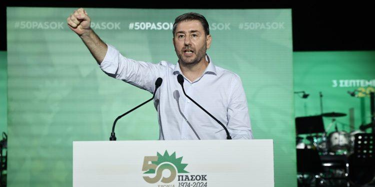 ΠΑΣΟΚ: Άνετο προβάδισμα Ανδρουλάκη με ισχυρό μήνυμα ενότητας από τη βάση του κόμματος