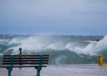 Καιρός: Ισχυροί άνεμοι σε Αιγαίο και Ιόνιο – Στους 27 βαθμούς η θερμοκρασία