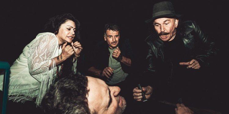 «Ο ΔΟΛΟΦΟΝΟΣ ΕΙΝΑΙ… ΑΝΑΜΕΣΑ ΜΑΣ…»  Του Ευάγγελου Σαμιώτη στον Μικρό Κεραμεικό