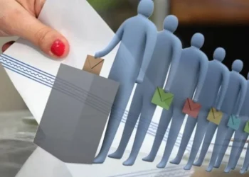 Δημοσκόπηση Opinion Poll: Οι 2 που θα δώσουν τη μάχη για την προεδρία του ΠΑΣΟΚ – Ποιος προηγείται στον ΣΥΡΙΖΑ