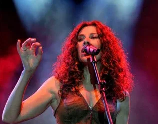 Ελευθερία Αρβανιτάκη: Η φωνή που ταξίδεψε πέρα από τα σύνορα