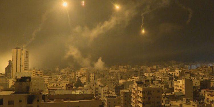 Νέο αιματοκύλισμα στη Γάζα: Τουλάχιστον 100 νεκροί από ισραηλινό βομβαρδισμό, γυναίκες και παιδιά ανάμεσα στα θύματα