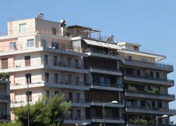 Ακίνητα: «Μπόνους» δόμησης και εκτός σχεδίου «παγώνουν» επενδύσεις στο real estate