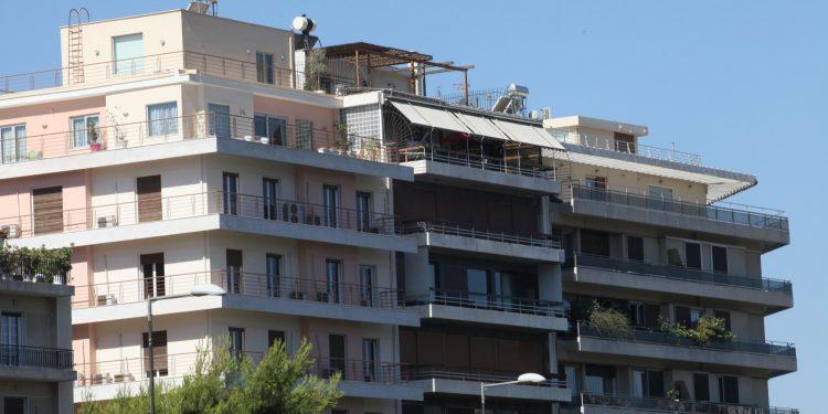 Ακίνητα: «Μπόνους» δόμησης και εκτός σχεδίου «παγώνουν» επενδύσεις στο real estate