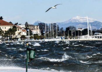 Καιρός: Πτώση θερμοκρασίας και δυνατοί βόρειοι άνεμοι σήμερα