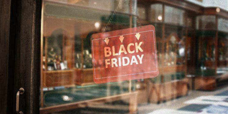 Έρευνα EY: 1 στους 2 Έλληνες καταναλωτές σχεδιάζει να κάνει αγορές την Black Friday – Ποιοι εμφανίζονται πιο πρόθυμοι