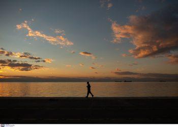 Καιρός: Νεφώσεις πρόσκαιρα αυξημένες – Θερμοκρασία έως 23 βαθμούς κελσίου