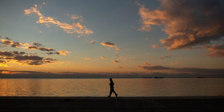 Καιρός: Νεφώσεις πρόσκαιρα αυξημένες – Θερμοκρασία έως 23 βαθμούς κελσίου