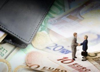 Κατώτατος μισθός: Σε δύο δόσεις θα εφαρμοστεί ο νέος μηχανισμός καθορισμού του