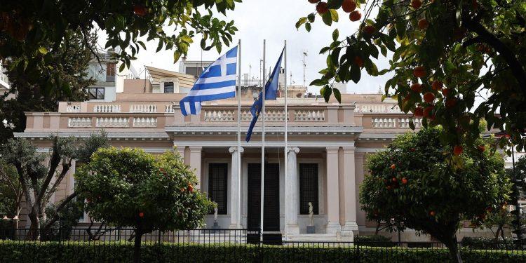 Οι 3+1 προτεραιότητες της Αθήνας ενώ φουντώνει η “φωτιά” στη Μέση Ανατολή