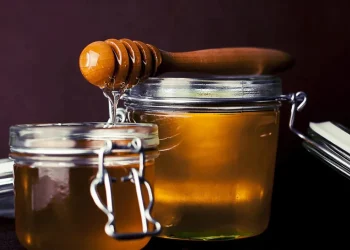 Γιατί εξαφανίζεται το ελληνικό μέλι; Η μείωση στην παραγωγή και ο «βραχνάς» των ελληνοποιήσεων
