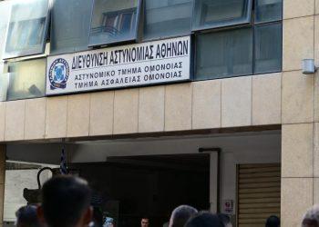 Απομακρύνθηκε ο διοικητής του ΑΤ Ομονοίας μετά από αυτοκτονία και απόδραση κρατουμένων